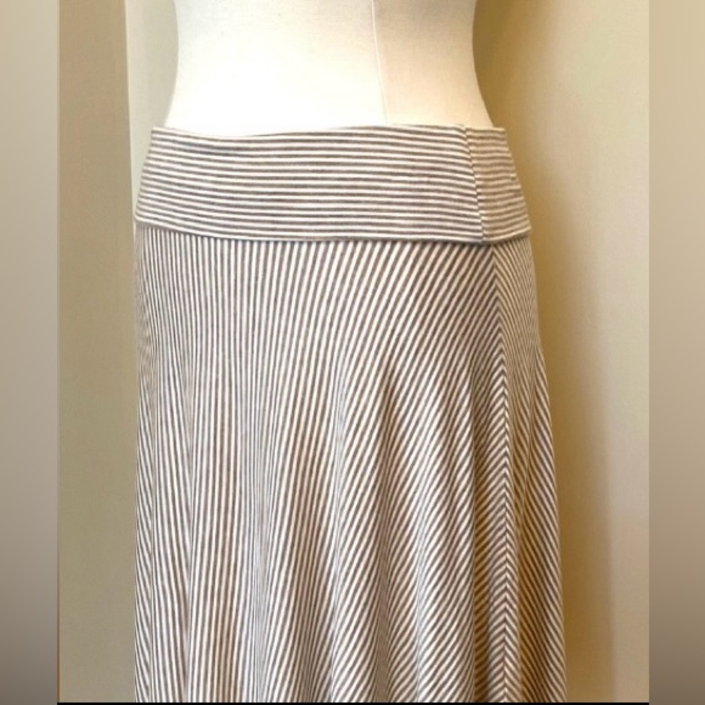 Max Studio Tan Cream Pinstriped SZ S Pull On Weekend Casual Coastal Preppy Skirt - Picture 4 of 9
